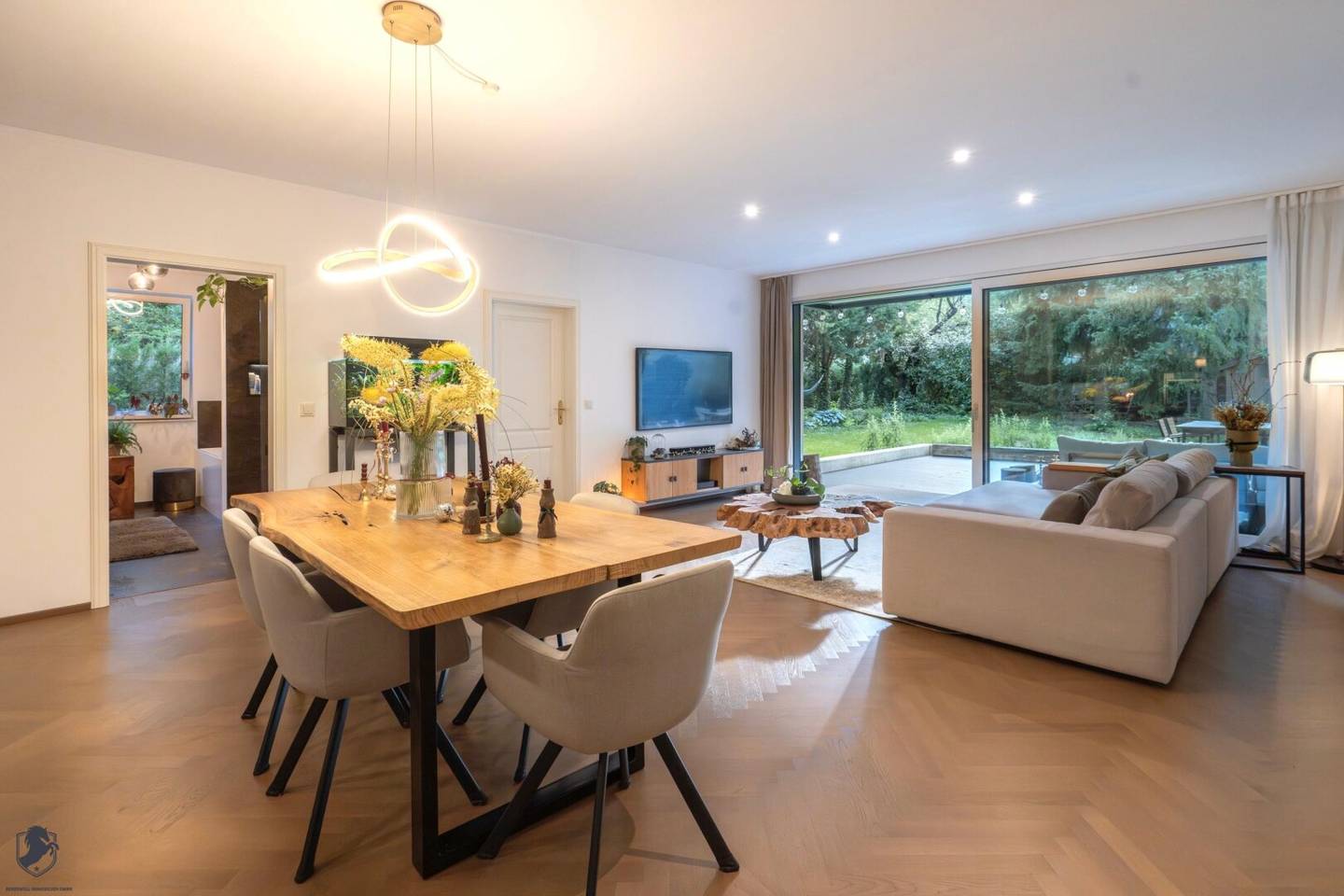 Exklusive barrierefreie Gartenwohnung mit ca. 400 m² Garten in absoluter Ruhelage