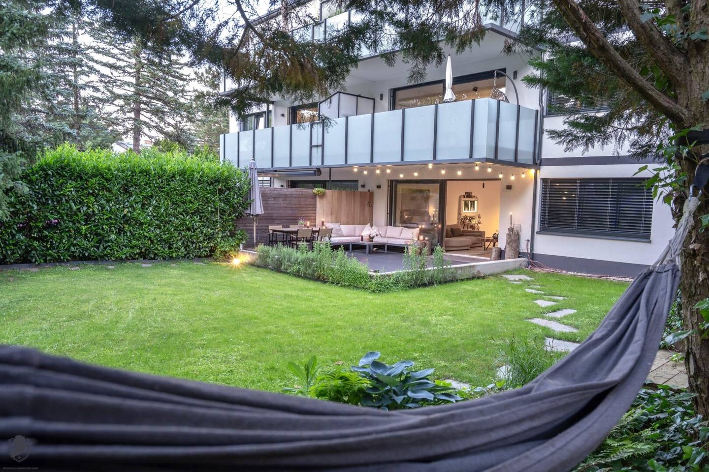 Exklusive barrierefreie Gartenwohnung mit ca. 400 m² Garten in absoluter Ruhelage