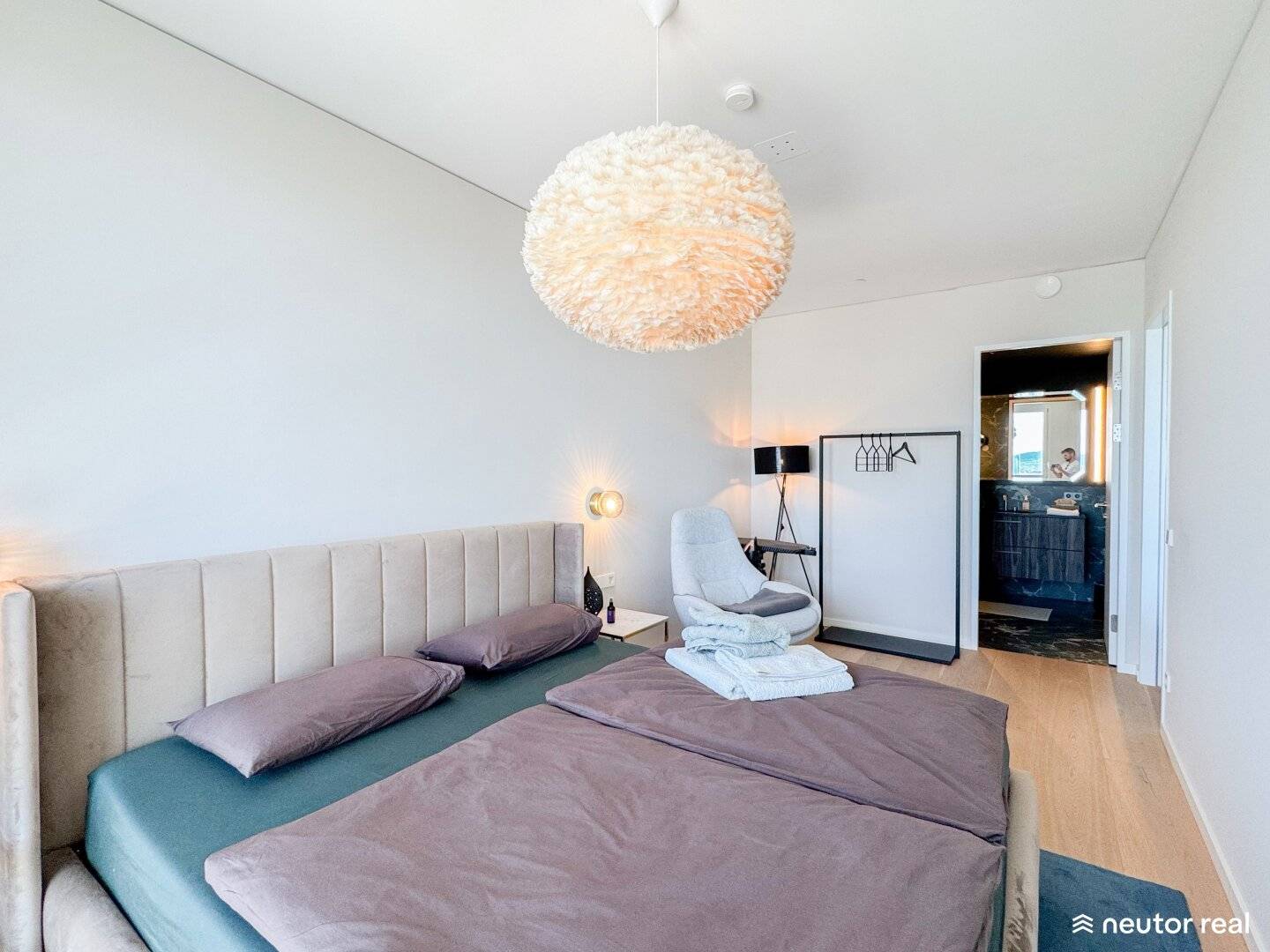 Marina Tower Luxurious 4 room apartment with generous balcony, breathtaking view over Vienna on the 32nd floor, garage optional, U2 Donaumarina