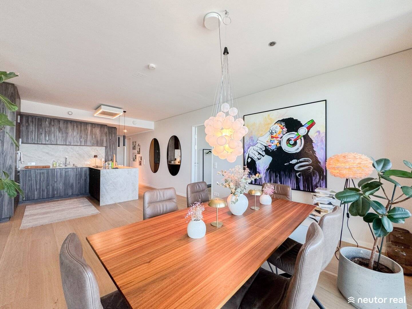Marina Tower Luxurious 4 room apartment with generous balcony, breathtaking view over Vienna on the 32nd floor, garage optional, U2 Donaumarina