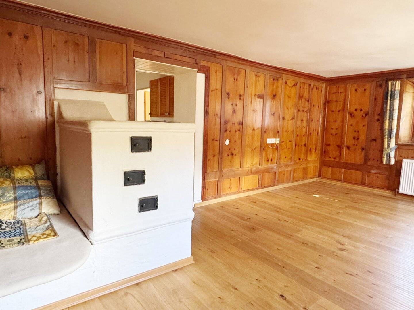 Charming apartment with generous living space and additional storage space