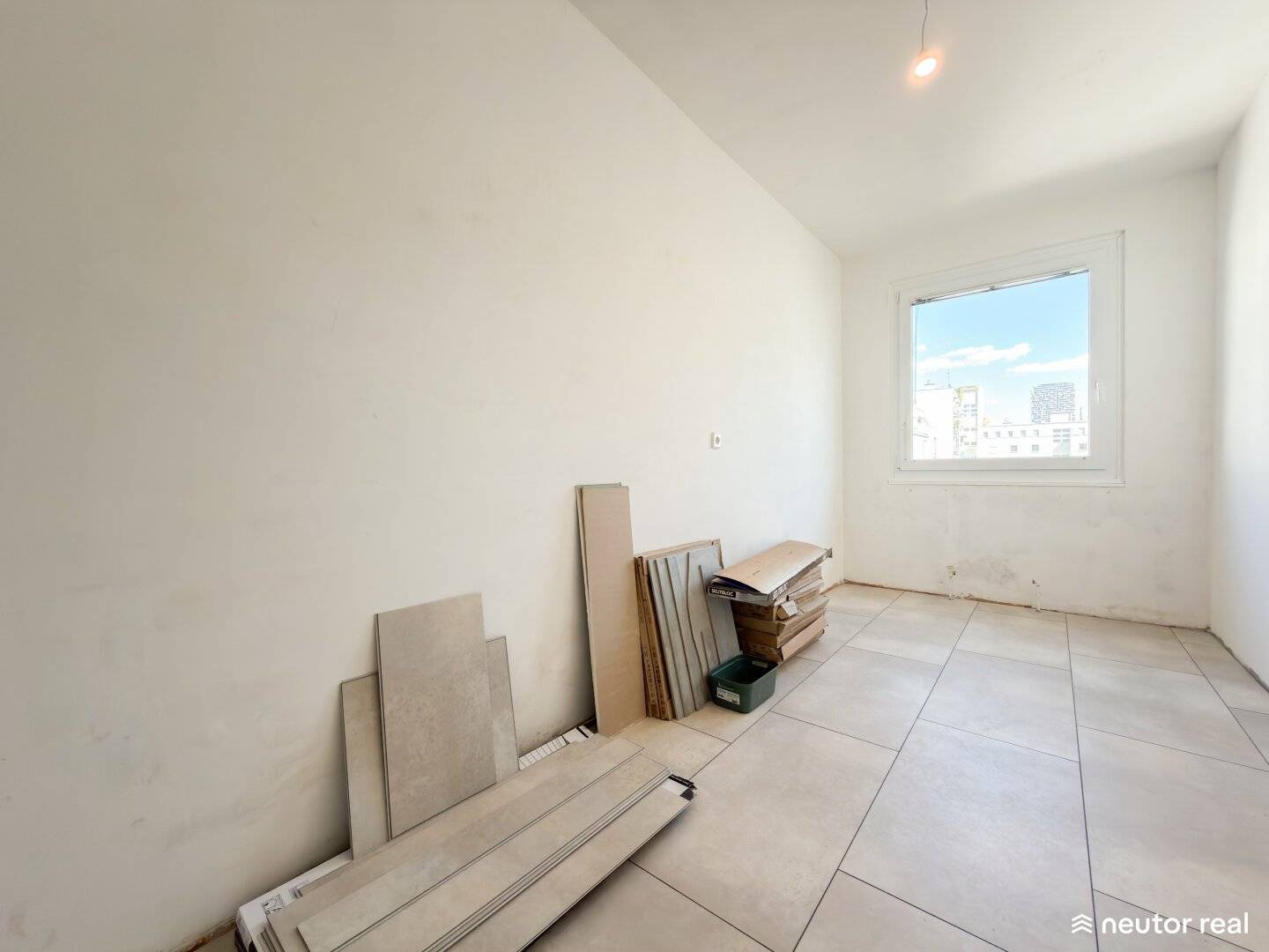 Partial Renovation Quiet 3-Room Apartment Courtyard Location Practical Floor Plan Near U2
