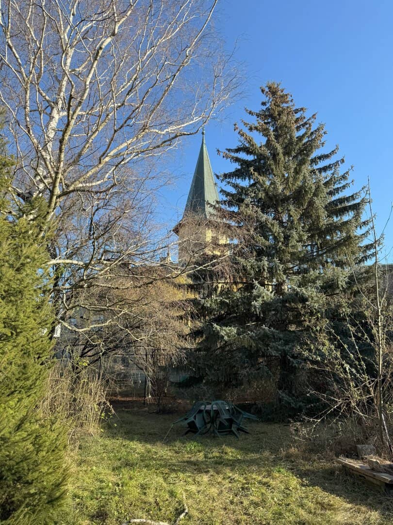 Drei bebaubare Grundstücke + Villa mit Garten in Perchtoldsdorf – einzeln oder gemeinsam erwerbbar.