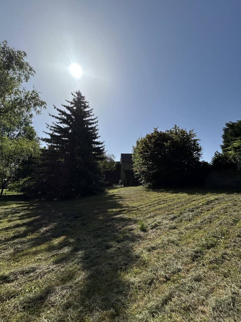 Drei bebaubare Grundstücke + Villa mit Garten in Perchtoldsdorf – einzeln oder gemeinsam erwerbbar.