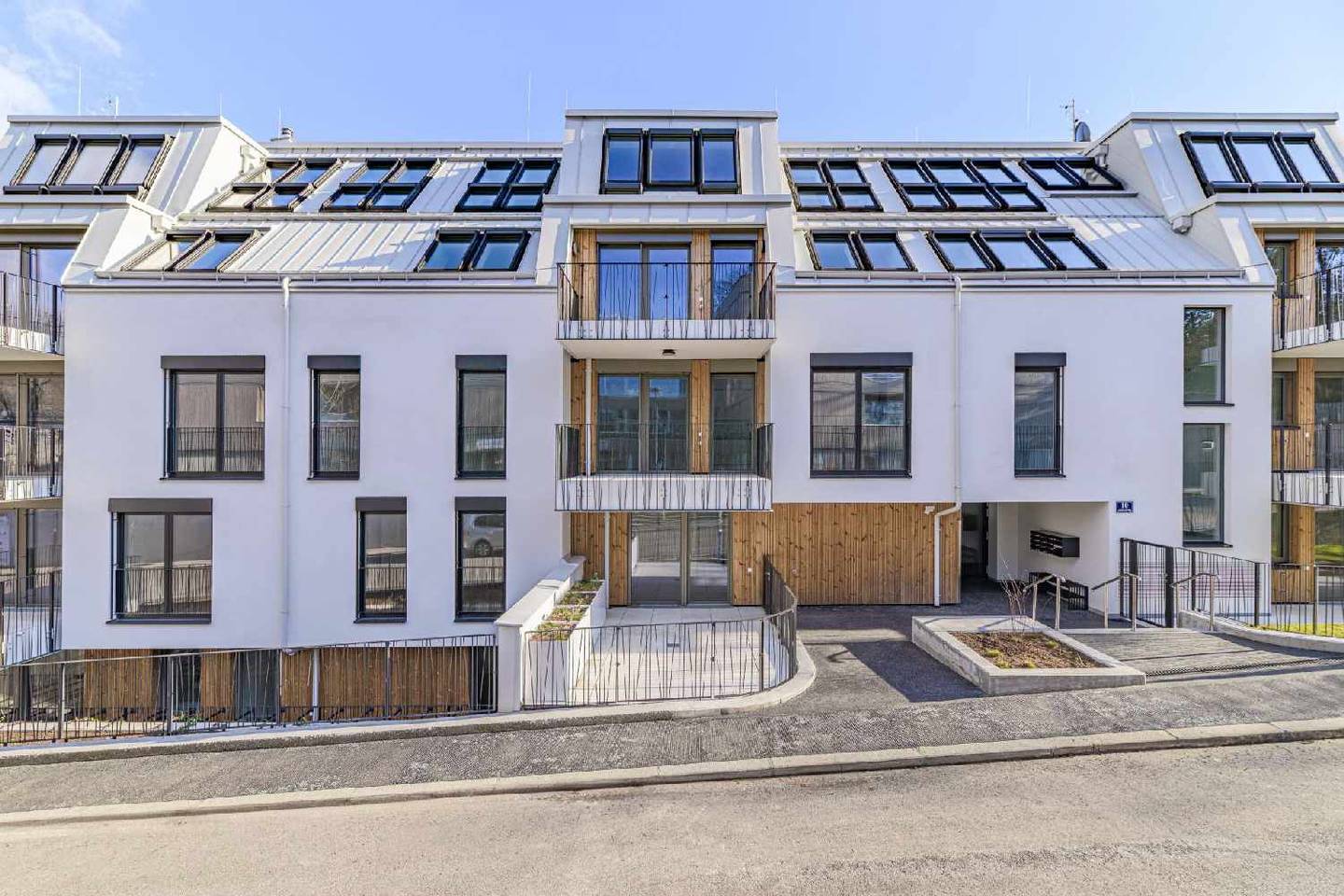 Dachgeschosswohnung first occupancy balcony with green view