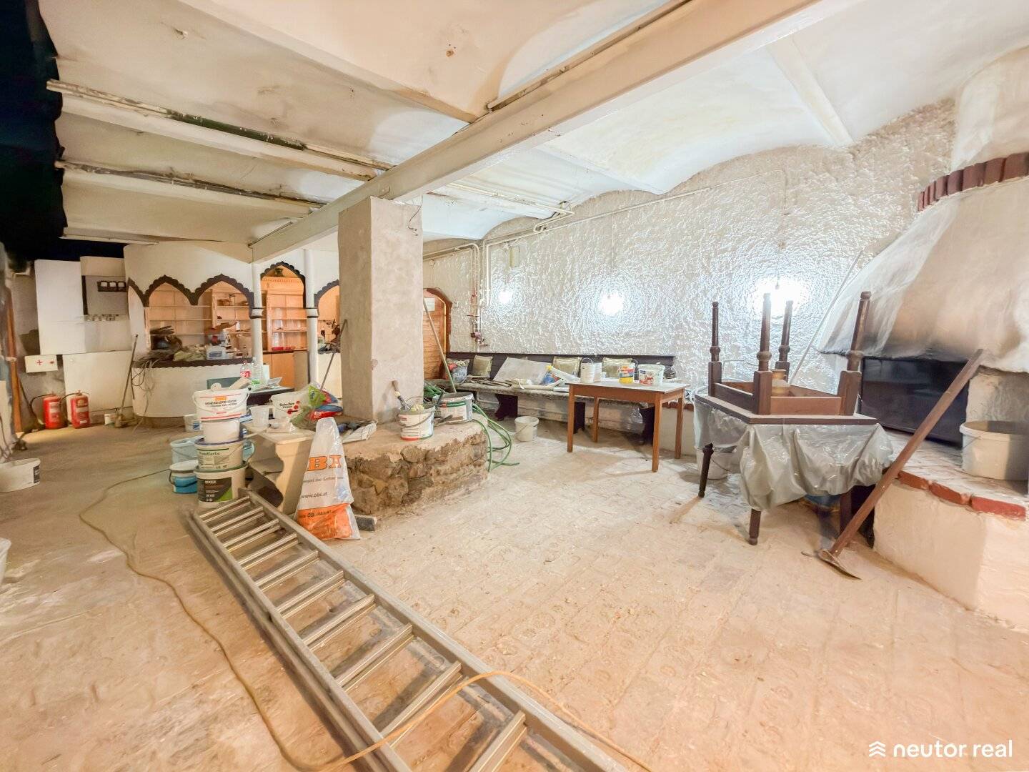 Studio in the Basement Very Good Location Directly at Westbahnhof Versatile Use Great Potential, WESTBAHNHOF