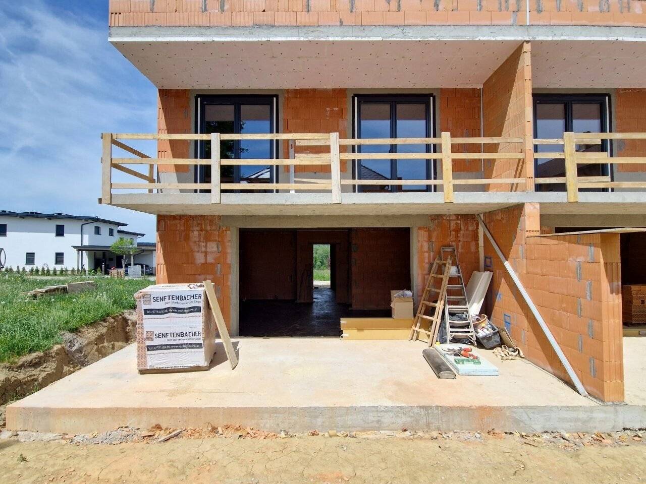 Top 1! Belagsfertige, moderne Doppelhaushälfte mit 2 Carportstellplätzen, 4 Zimmer, 2 Terrassen, Balkon, Eigengarten!
