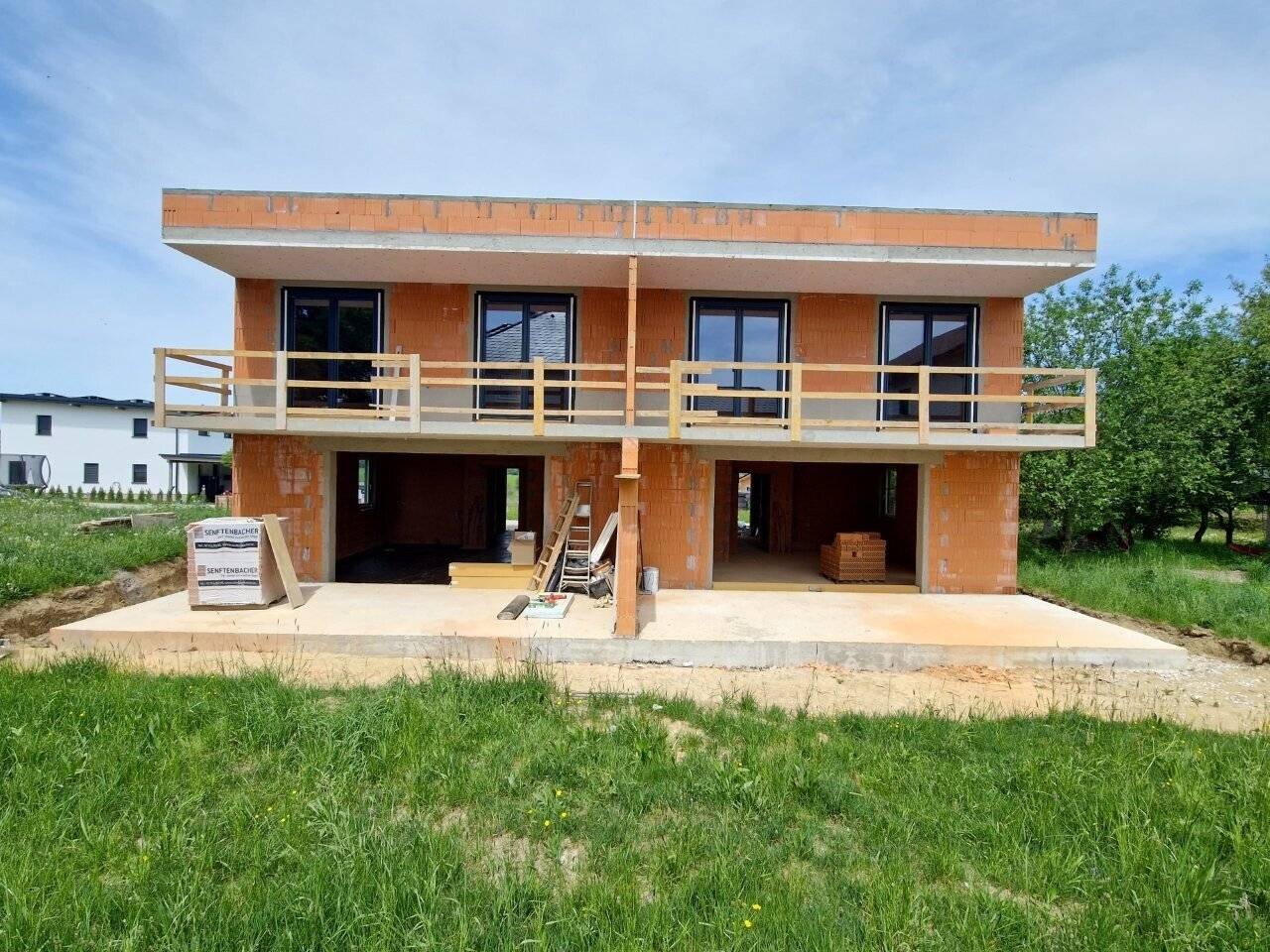 Top 1! Belagsfertige, moderne Doppelhaushälfte mit 2 Carportstellplätzen, 4 Zimmer, 2 Terrassen, Balkon, Eigengarten!