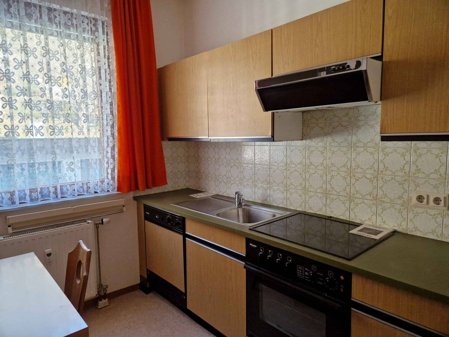 Sanierungsbedürftige 3-Zimmer Wohnung mit Loggia und Terrasse