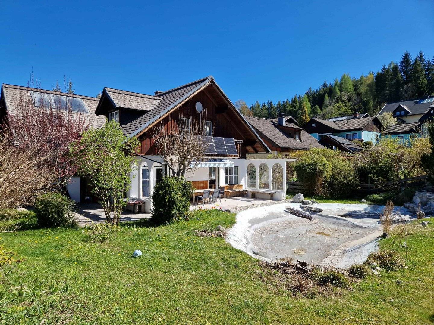 Ein-/Zweifamilienhaus in ruhiger und sonniger Siedlungslage