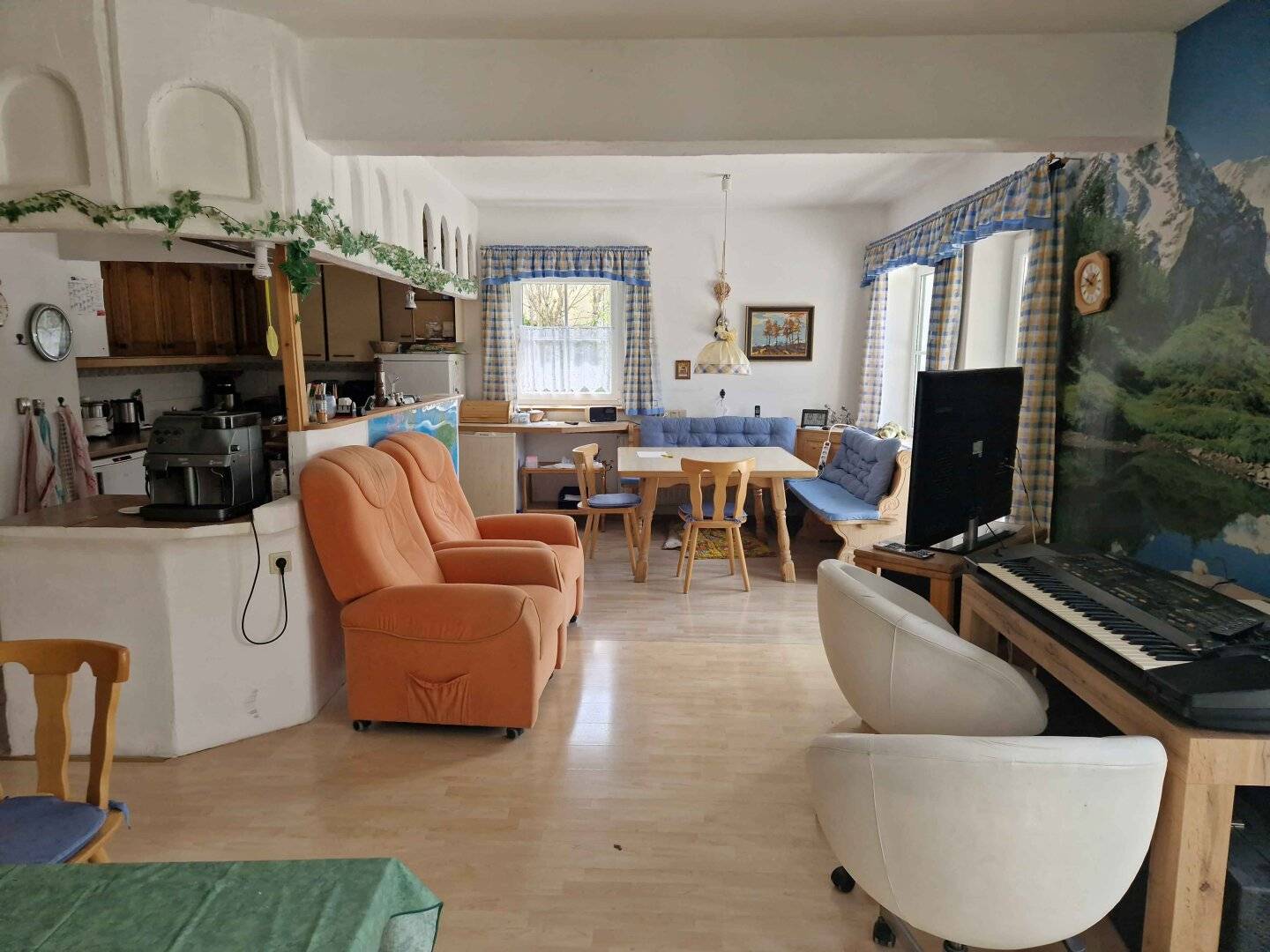 Ein-/Zweifamilienhaus in ruhiger und sonniger Siedlungslage