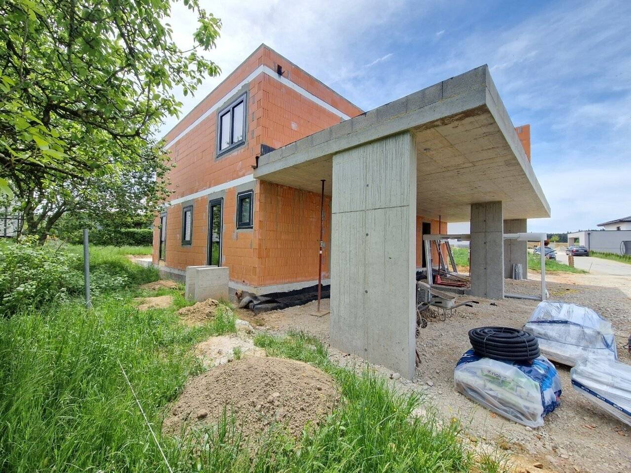 Top 2! Belagsfertige, moderne Doppelhaushälfte mit 2 Carportstellplätzen, 4 Zimmer, 2 Terrassen, Balkon, Eigengarten!