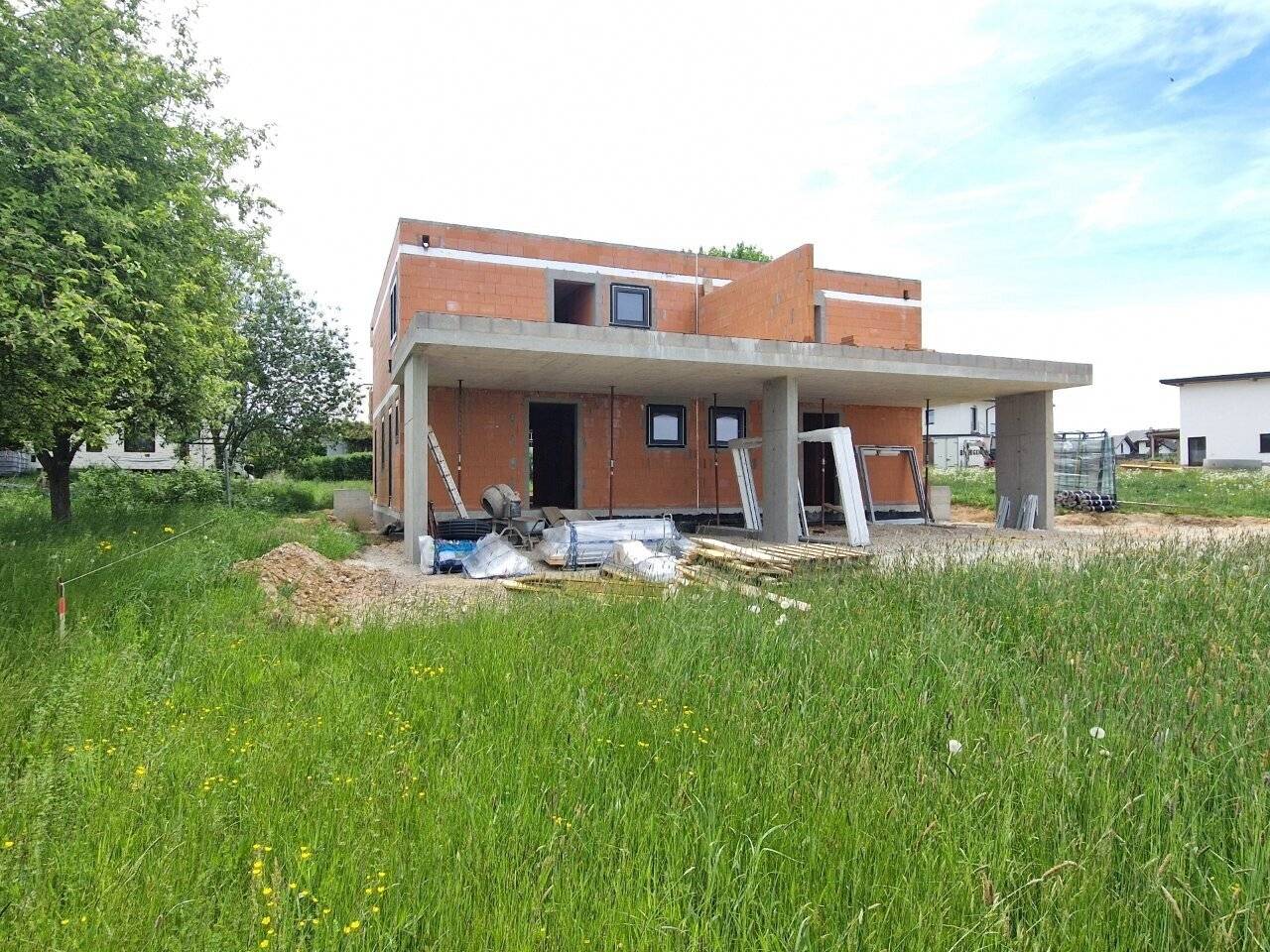 Top 2! Schlüsselfertige, moderne Doppelhaushälfte mit 2 Carportstellplätzen, 4 Zimmer, 2 Terrassen, Balkon, Eigengarten!