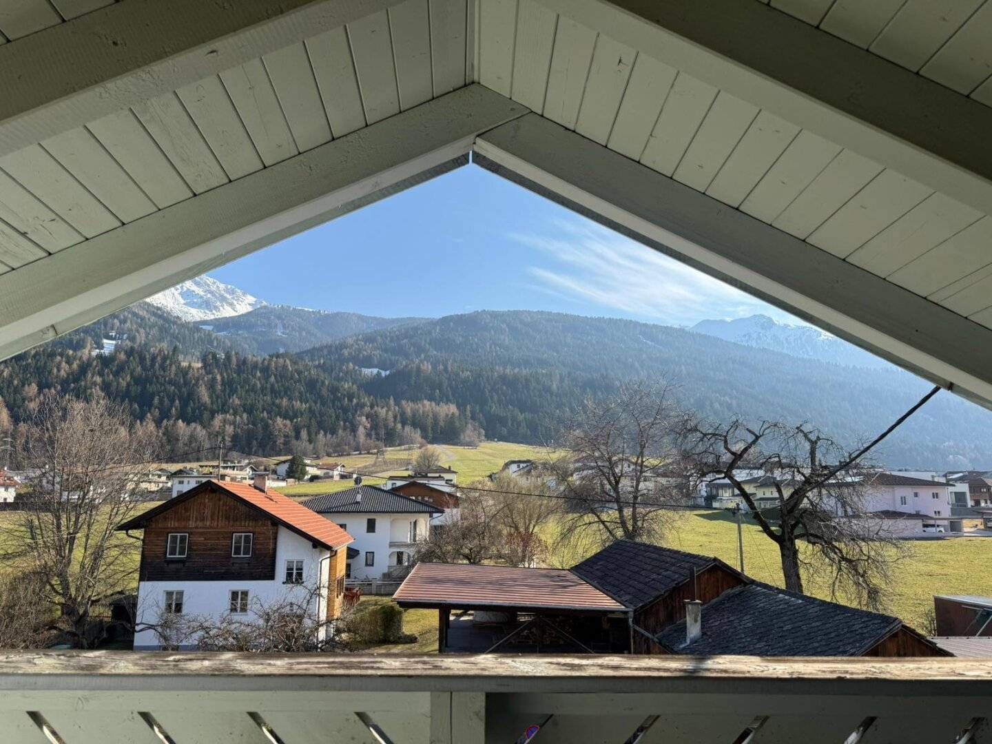 Ruhig gelegenes Mehrparteienhaus mit schöner Aussicht und viel Potenzial