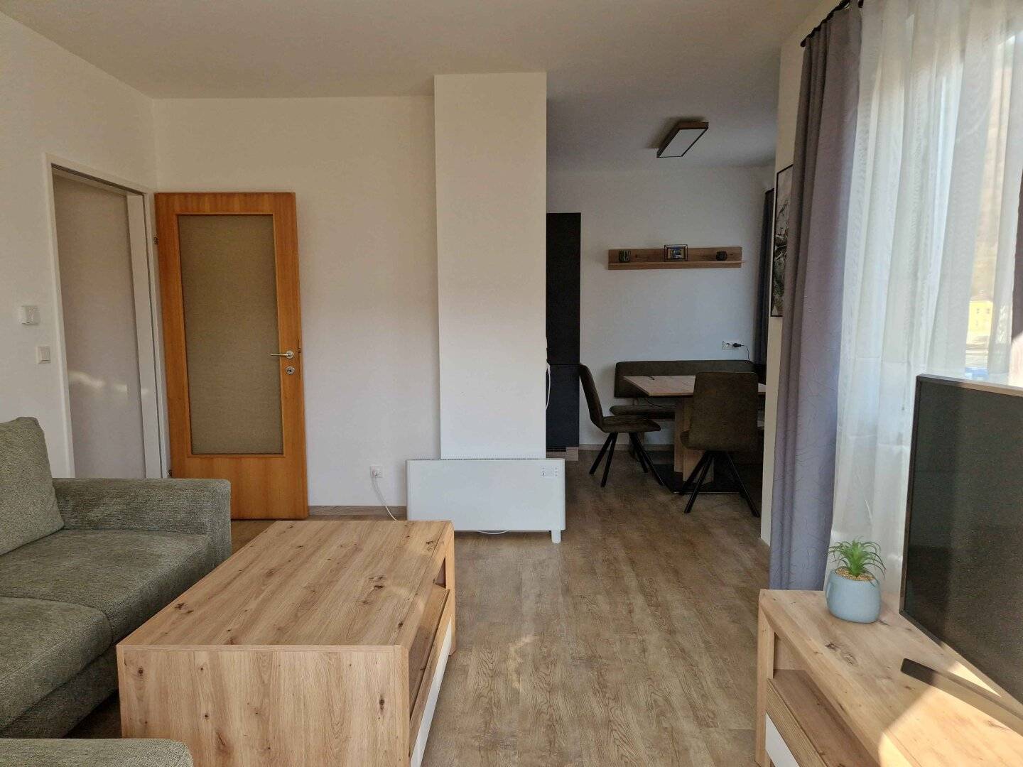 Sehr gepflegte, freundliche 2-Zimmer -Wohnung mit schönem Balkon