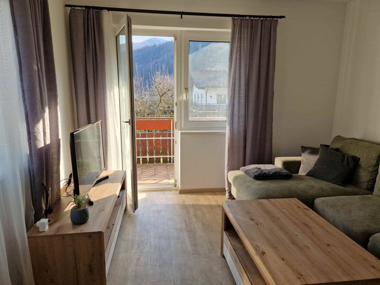 Sehr gepflegte, freundliche 2-Zimmer -Wohnung mit schönem Balkon