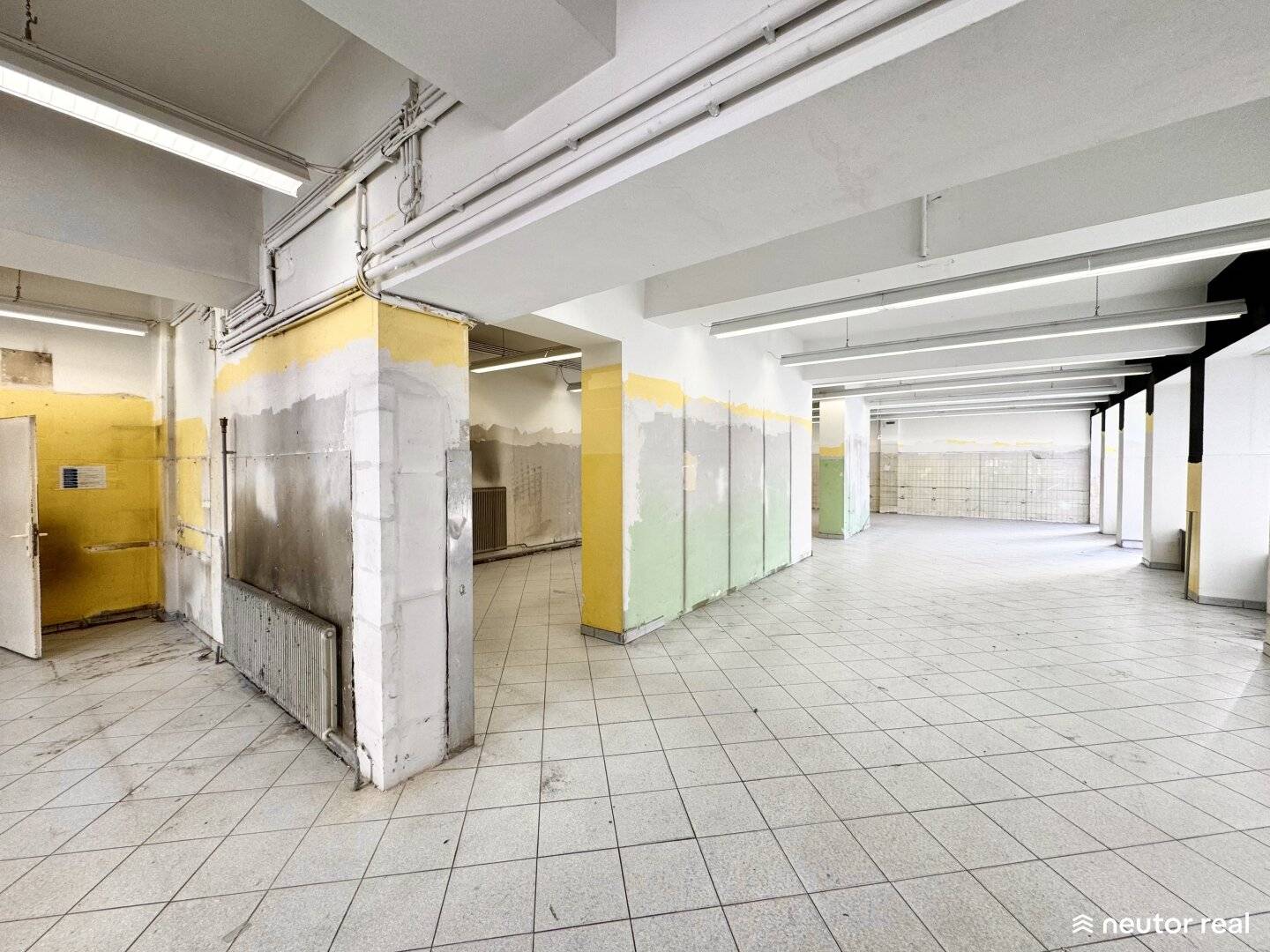 NEUER PREIS! | Geschäftslokal Ecke Josefstädterstraße-Gürtel | Lastenaufzug & U-Bahn-Nähe