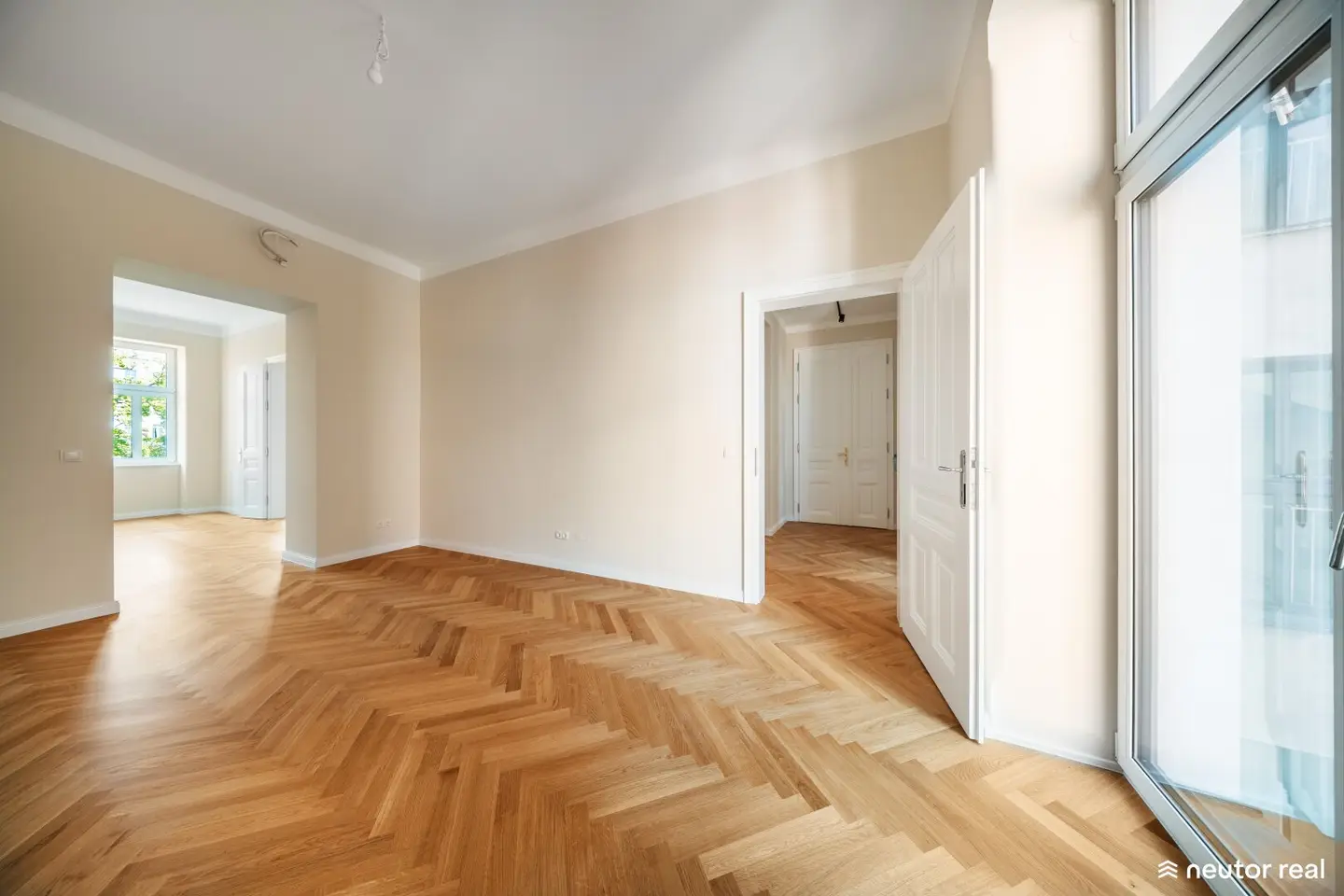Erstbezug mit Stil: 3 Zimmer - Sanierter Altbaucharme trifft modernen Luxus - Loggia