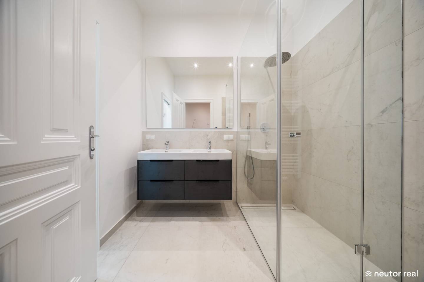 Erstbezug mit Stil: 3 Zimmer - Sanierter Altbaucharme trifft modernen Luxus - Loggia