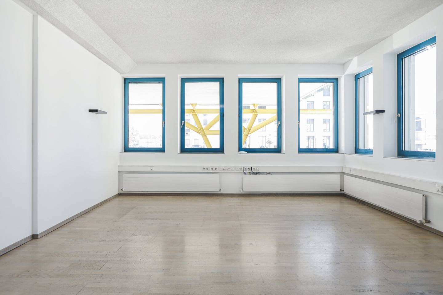 Modernes Büro (30 m²) an der Bundesstraße in Klaus - Perfekte Lage für dein Unternehmen!