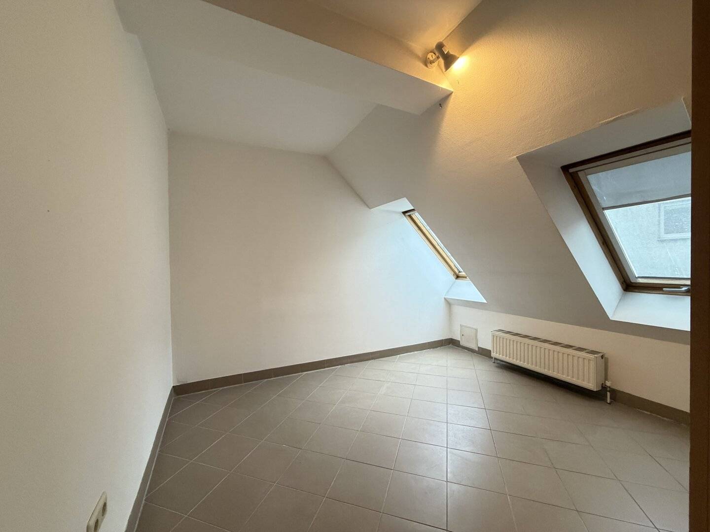 2-Zimmer DG-Apartment I Westbahnhof I äußere Mariahilfer Straße