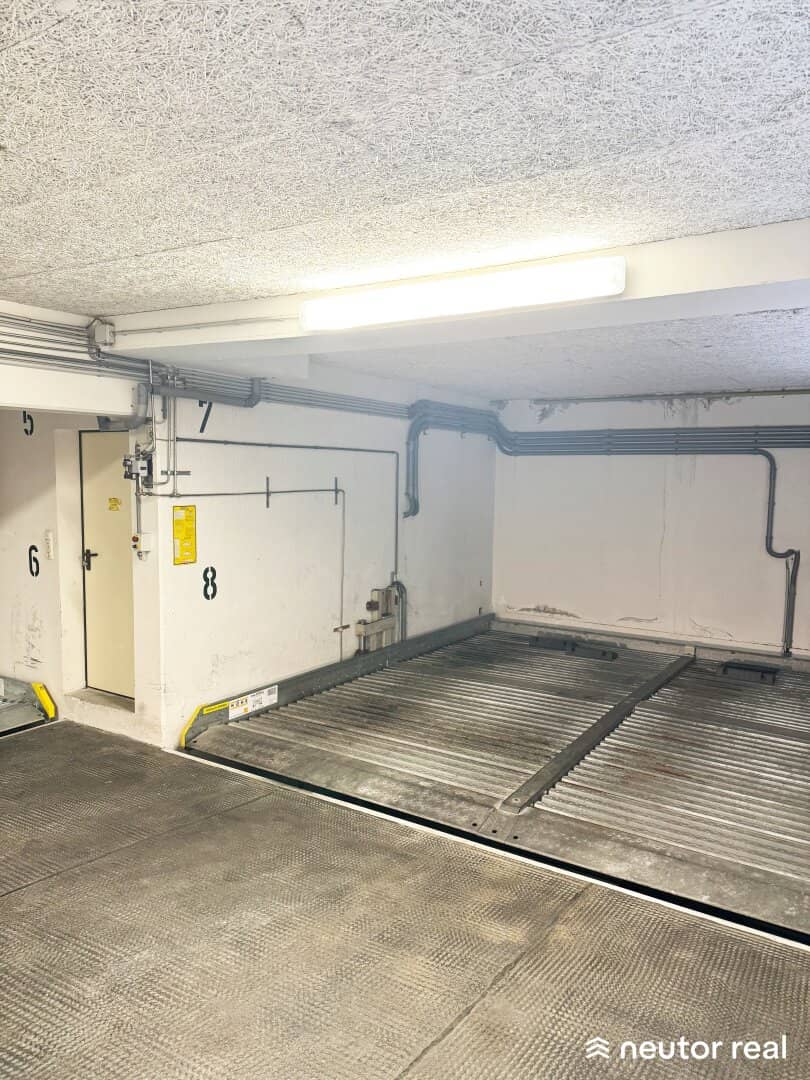 Underground parking space in Helblinggasse for sale – near Elterleinplatz