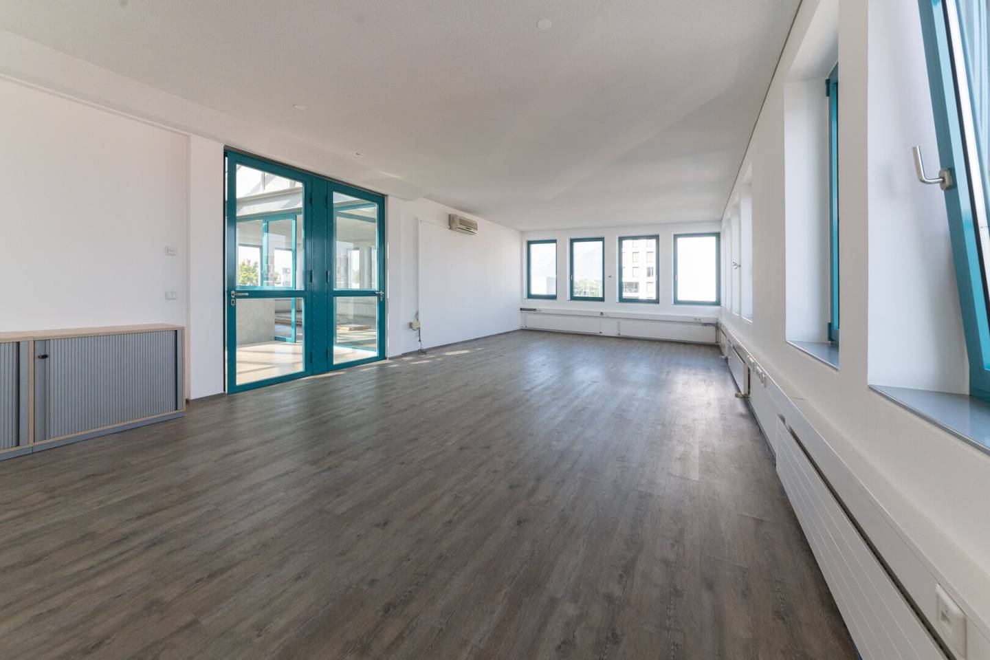 Modernes Büro (46 m²) an der Bundesstraße in Klaus - Perfekte Lage für dein Unternehmen!