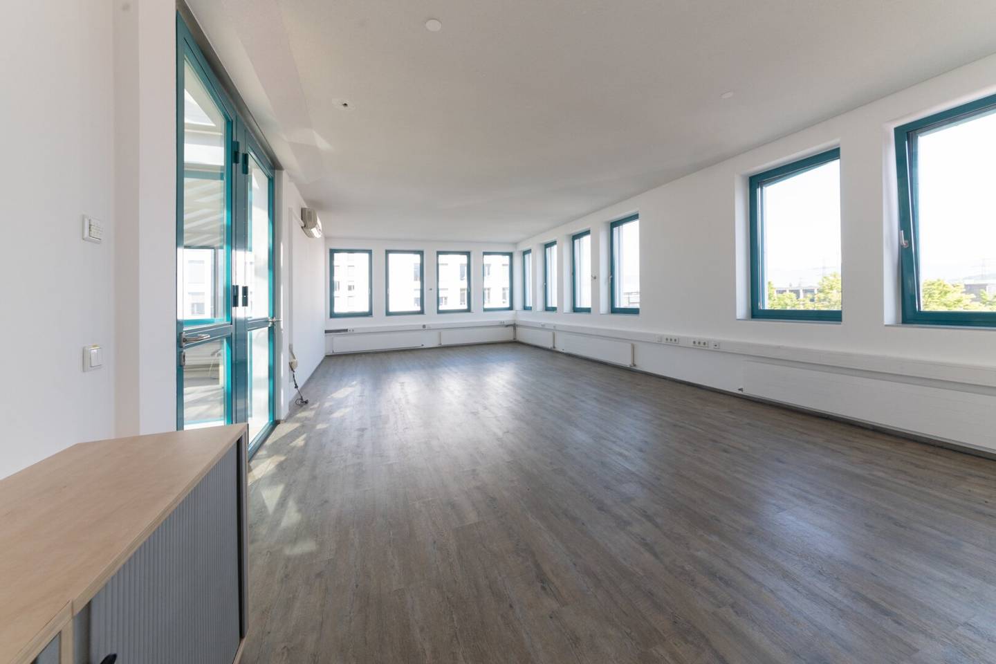 Modernes Büro (46 m²) an der Bundesstraße in Klaus - Perfekte Lage für dein Unternehmen!