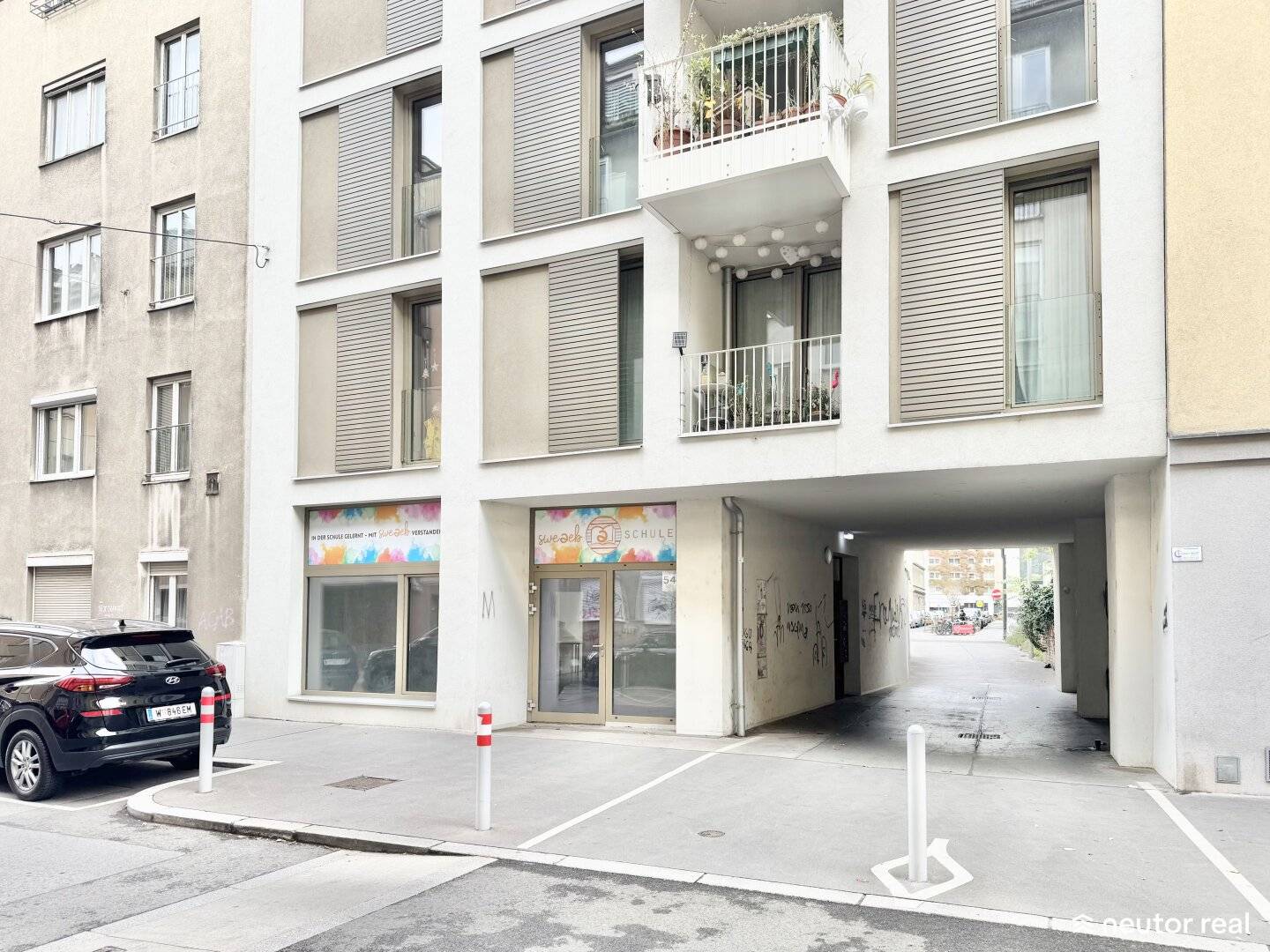 ANLEGER AUFGEPASST | MODERNES GESCHÄFTSLOKAL MIT TERRASSE | 4,6 % RENDITE