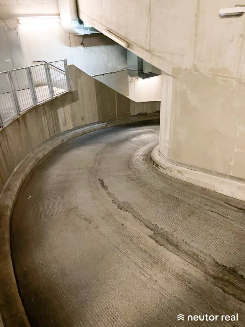 TIEFGARAGENSTELLPLATZ IN DER NÄHE LÄNGENFELGASSE U4/U6