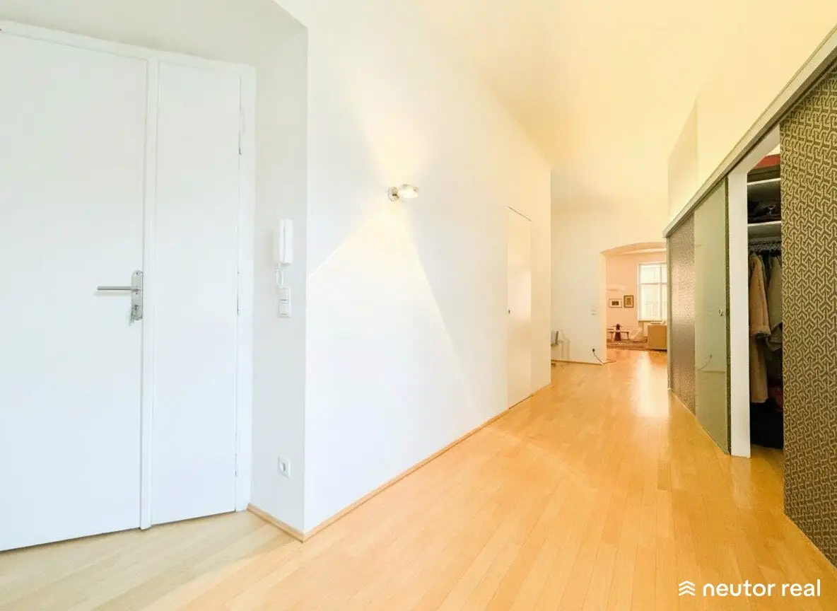 Representative Period Office Near Karlsplatz and Naschmarkt - approx. 132 m² with Loft Character in Prime Location of the 4th District - 4th Floor with Lift