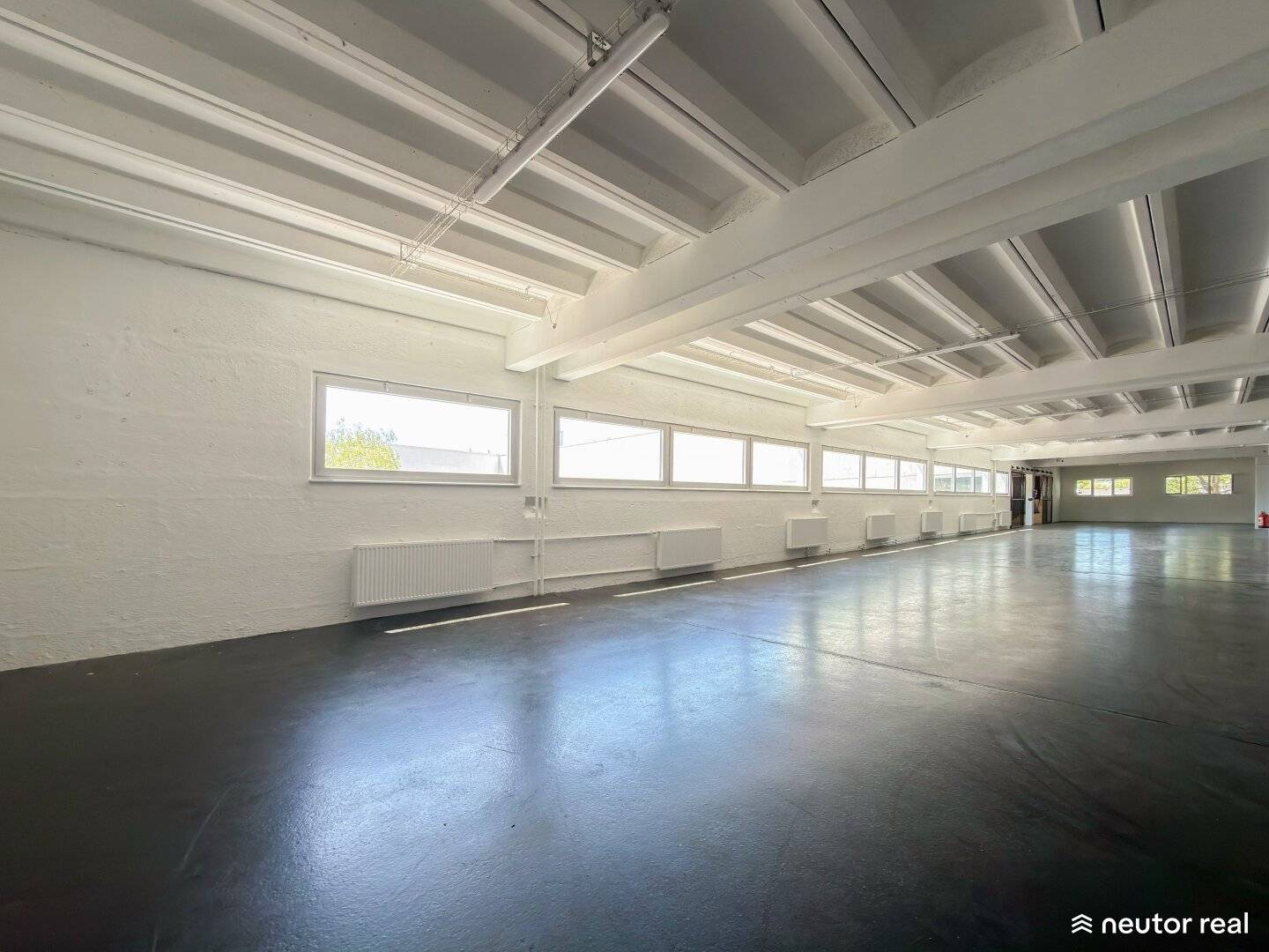 2 MONATE MIETFREI - TEMPERIERTE LAGERFLÄCHE - CA. 1.699,38 m² - LADERAMPE - STELLPLÄTZE - IM HERZEN DES 12. GEMEINDEBEZIRKS