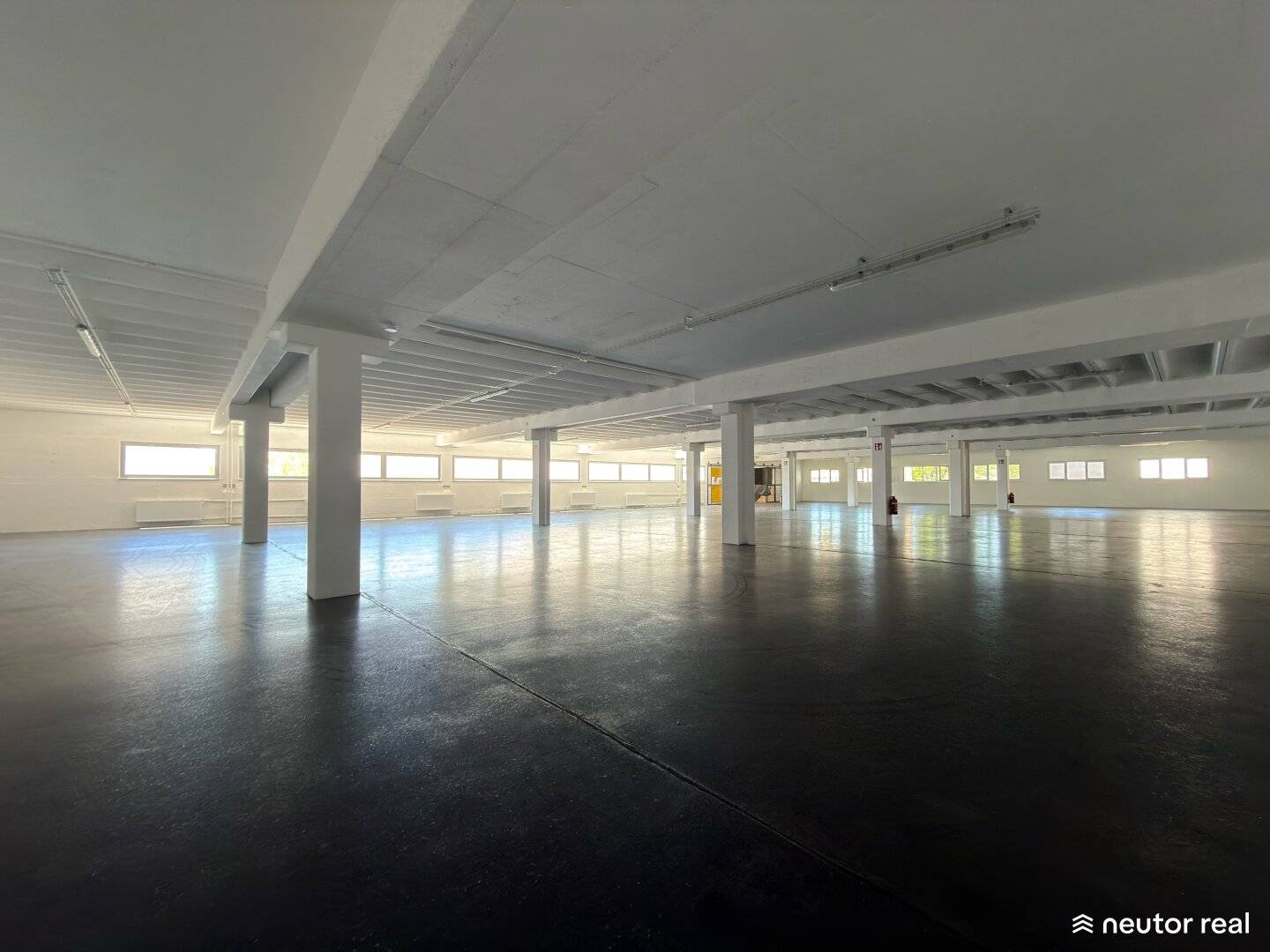 2 MONATE MIETFREI - TEMPERIERTE LAGERFLÄCHE - CA. 849,69 m² - LADERAMPE - STELLPLÄTZE - IM HERZEN DES 12. GEMEINDEBEZIRKS