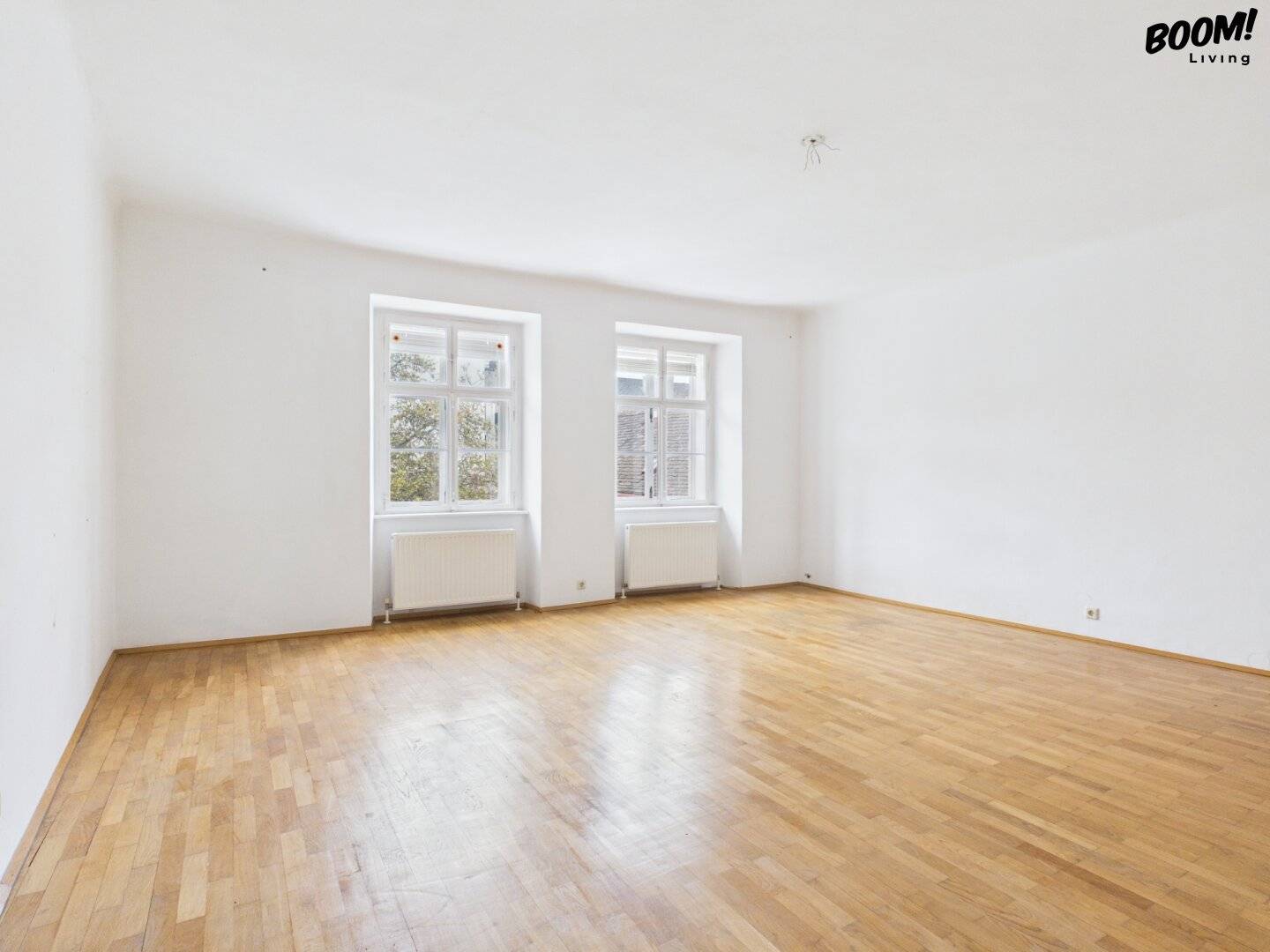 Charmantes City-Apartment in Toplage der Singerstraße – renovierungsbedürftig mit großem Gestaltungspotenzial