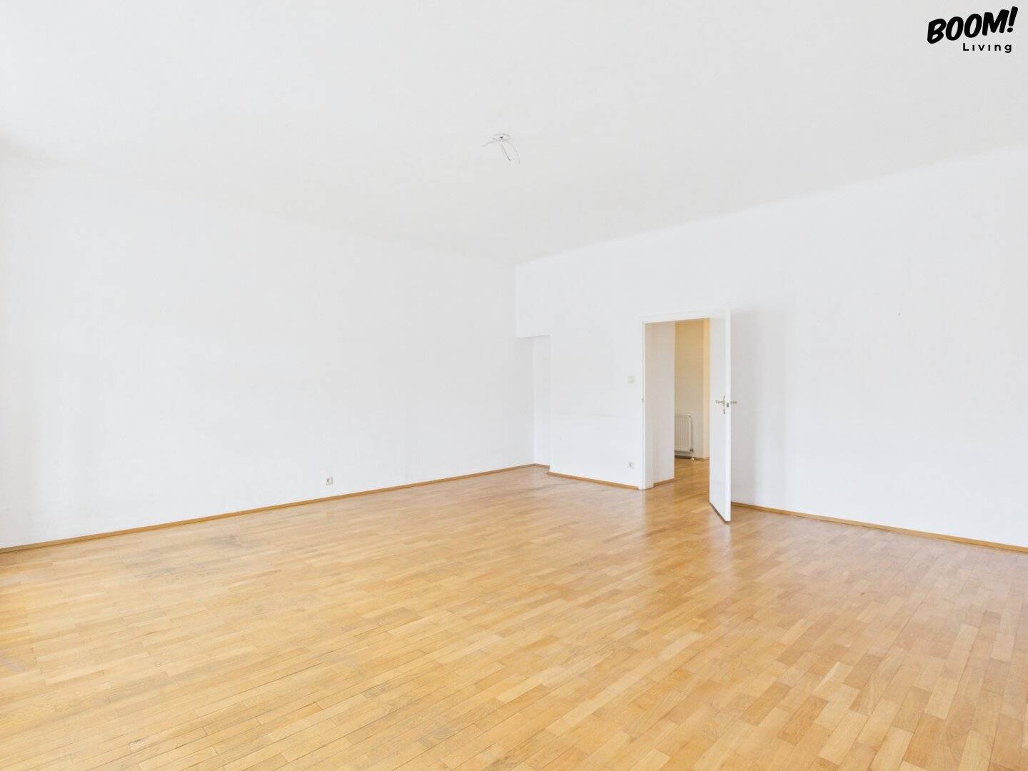 Charmantes City-Apartment in Toplage der Singerstraße – renovierungsbedürftig mit großem Gestaltungspotenzial