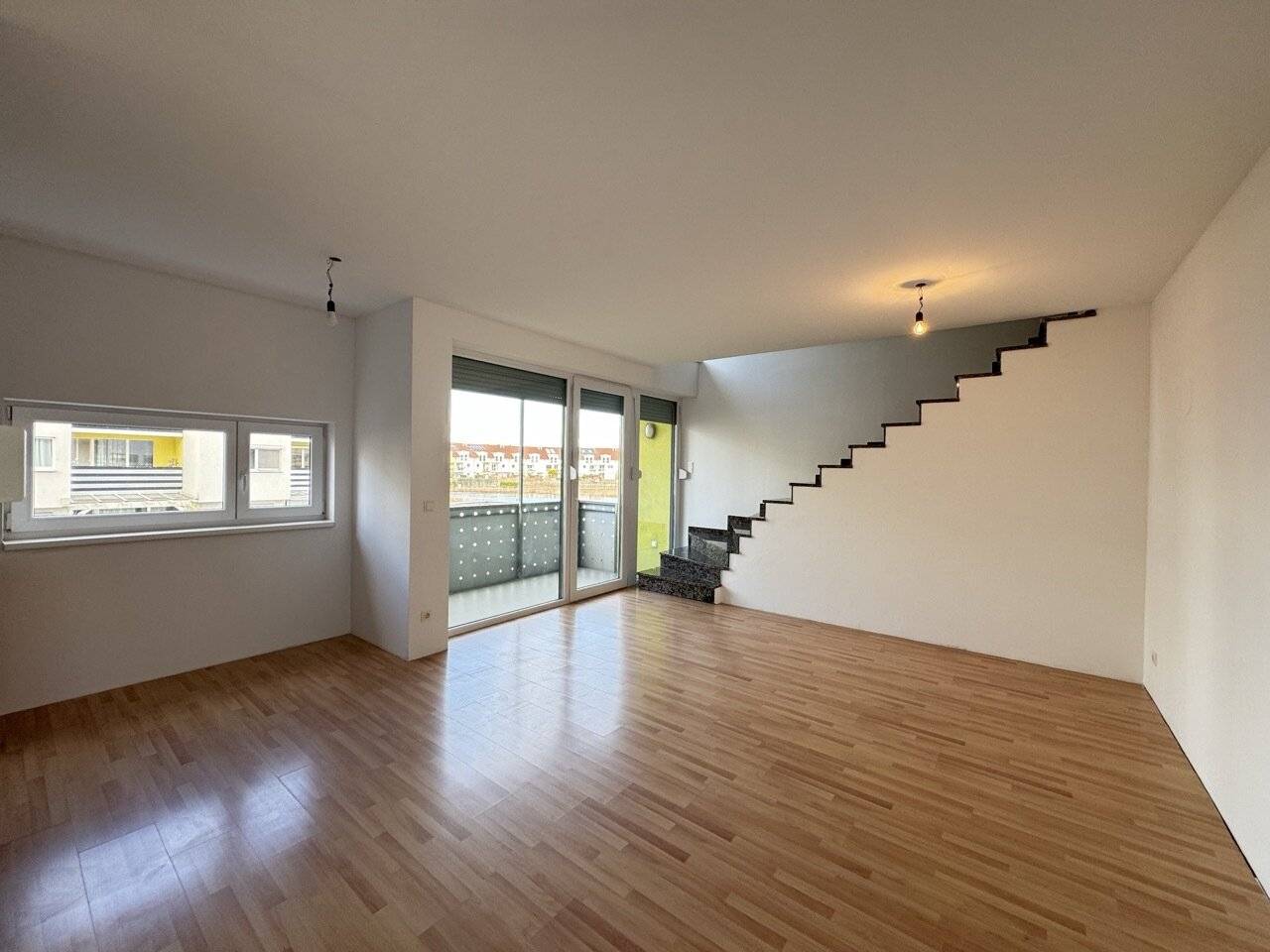 Helle Maisonette am Schwimmteich in Aura Siedlung