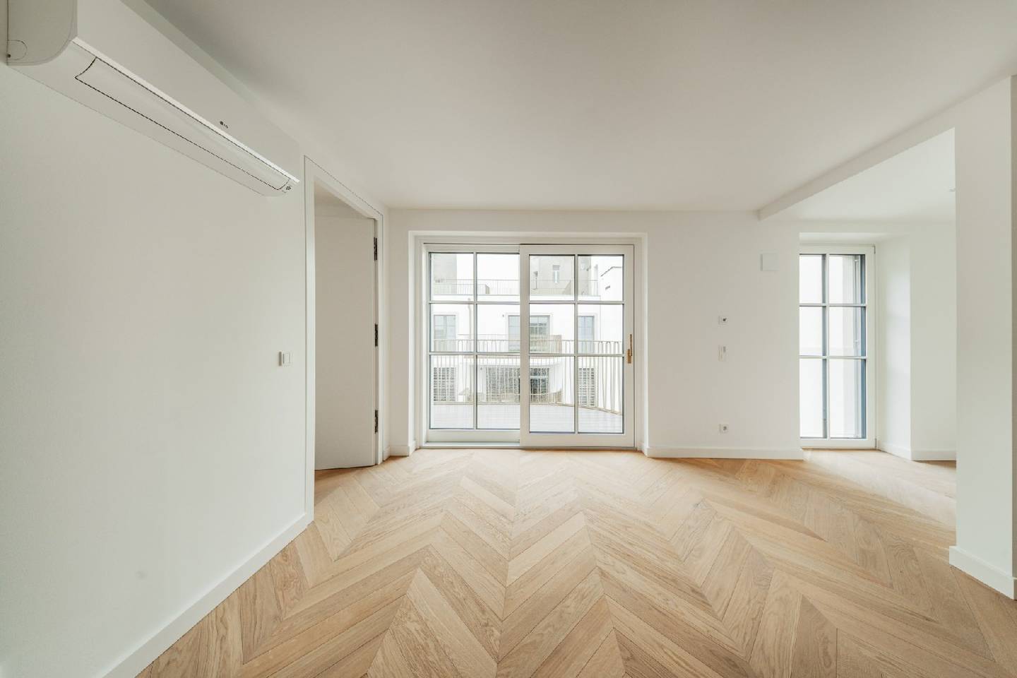 Wien 4, Neubau-Wohnung mit 2-Zimmer, Balkon am Naschmarkt, 54 m²
