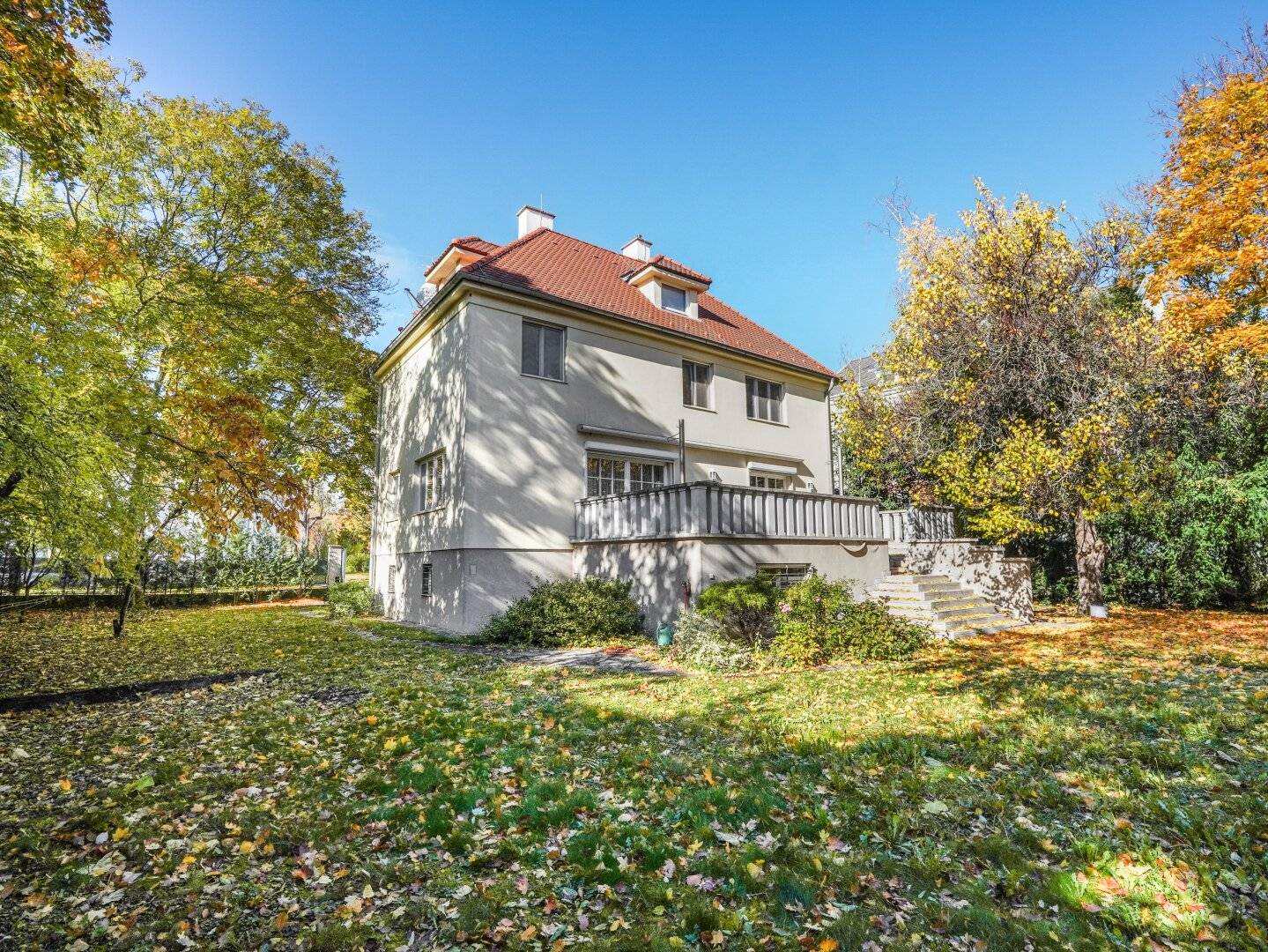 Gepflegte Familienvilla mit privatem XL-Garten | Pool | Garage