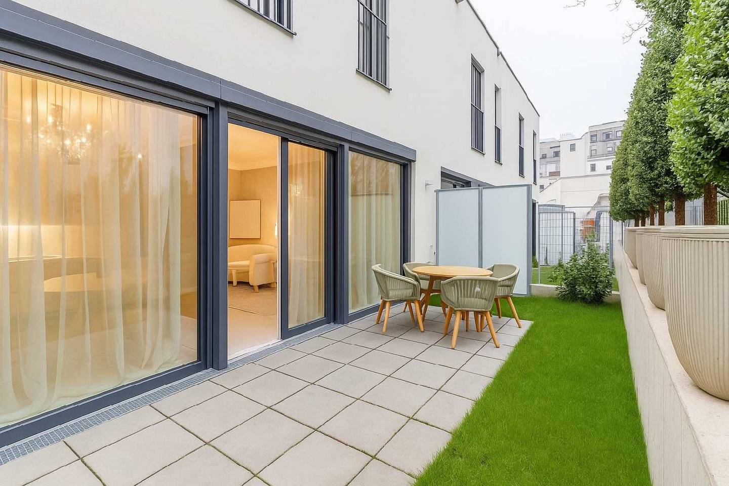 Erdgeschosswohnung mit Terrasse und Eigengarten