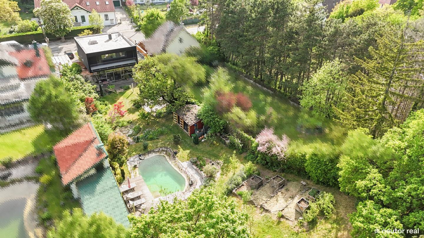 EINZIGARTIGES EINFAMILIENHAUS MIT GROSSEM GARTEN -NATURPOOL  - LUFTWÄRME PUMPE - GRÜNBLICK