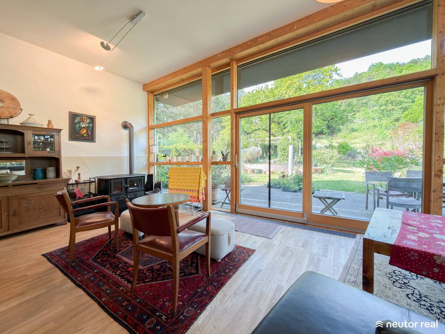 EINZIGARTIGES EINFAMILIENHAUS MIT GROSSEM GARTEN -NATURPOOL  - LUFTWÄRME PUMPE - GRÜNBLICK