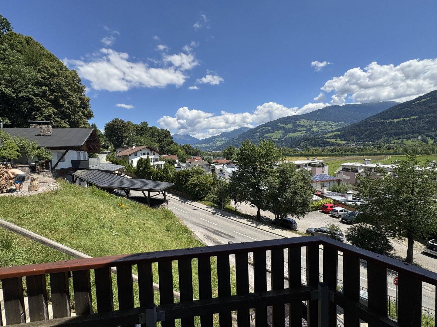 Bereits sanierte 4-Zi-Wohnung mit Terrasse und KFZ Abstellplatz für nur € 349.000.- !