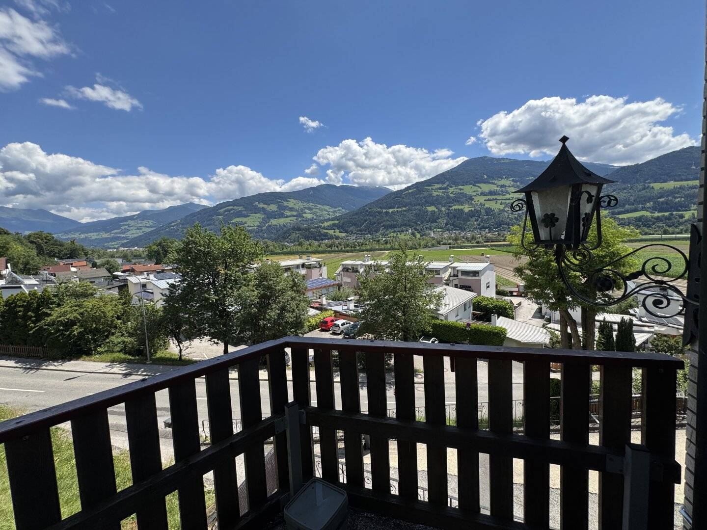 Bereits sanierte 4-Zi-Wohnung mit Terrasse und KFZ Abstellplatz für nur € 349.000.- !