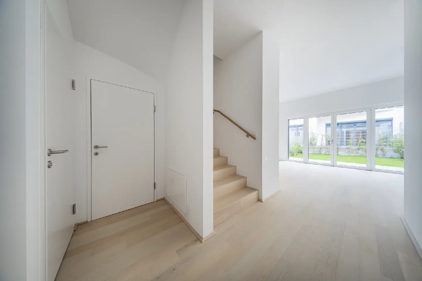 Erdgeschosswohnung with garden and terrace central