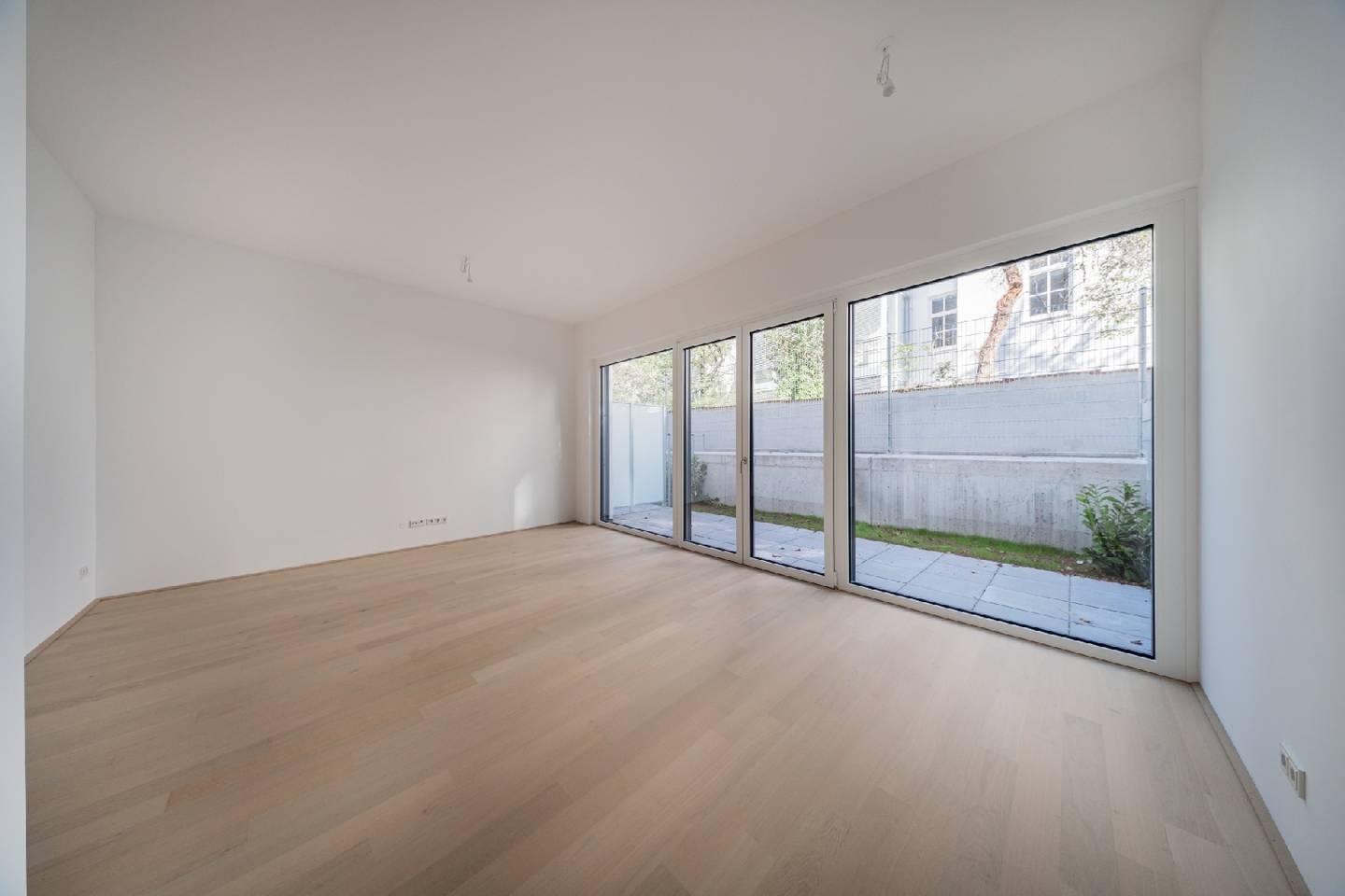 Erdgeschosswohnung mit Terrasse und Garten