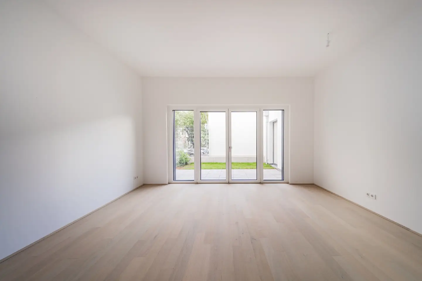 Ground floor apartment with terrace and loggia