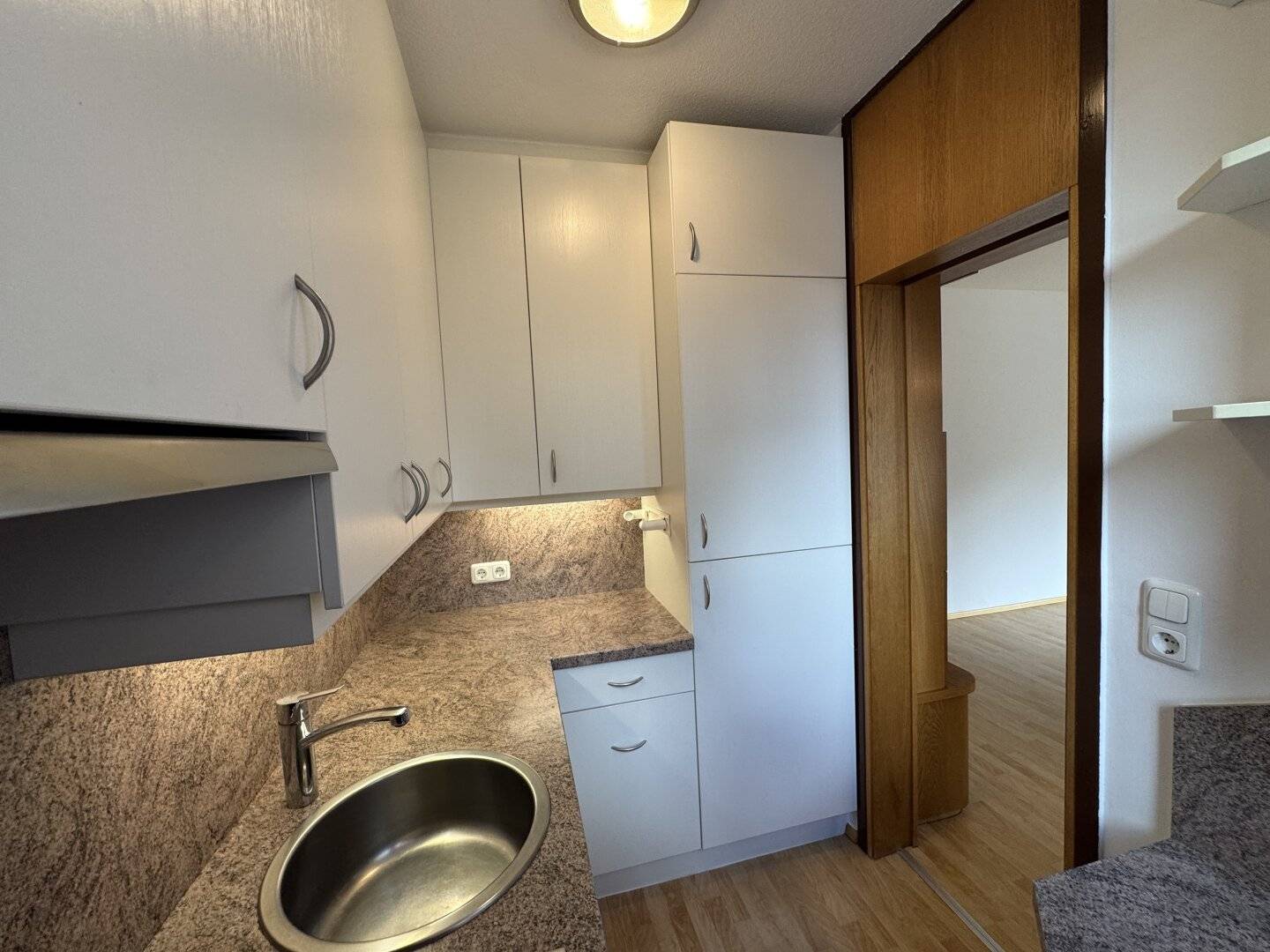Charmante 2-Zi-Wohnung mit Loggia im Grünen (Lift, Kellerabteil, Tiefgaragenplatz) in Hall in Tirol