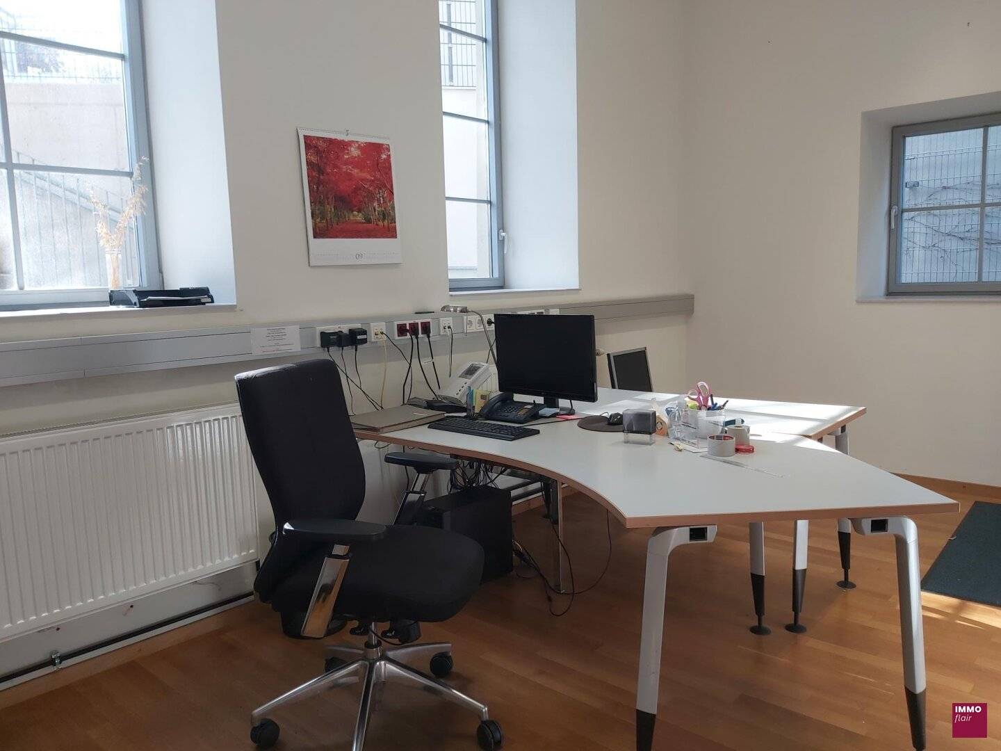 Büro mit 2 separaten Räumen, Besprechungszimmer, Teeküche - an einem besonderen Standort!