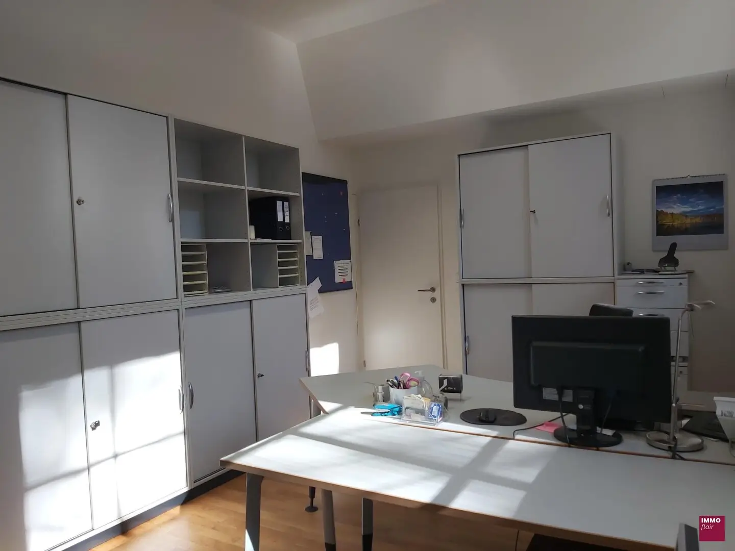 Helles Büro mit 2 separaten Räumen, Teeküche und optionalen Möglichkeiten