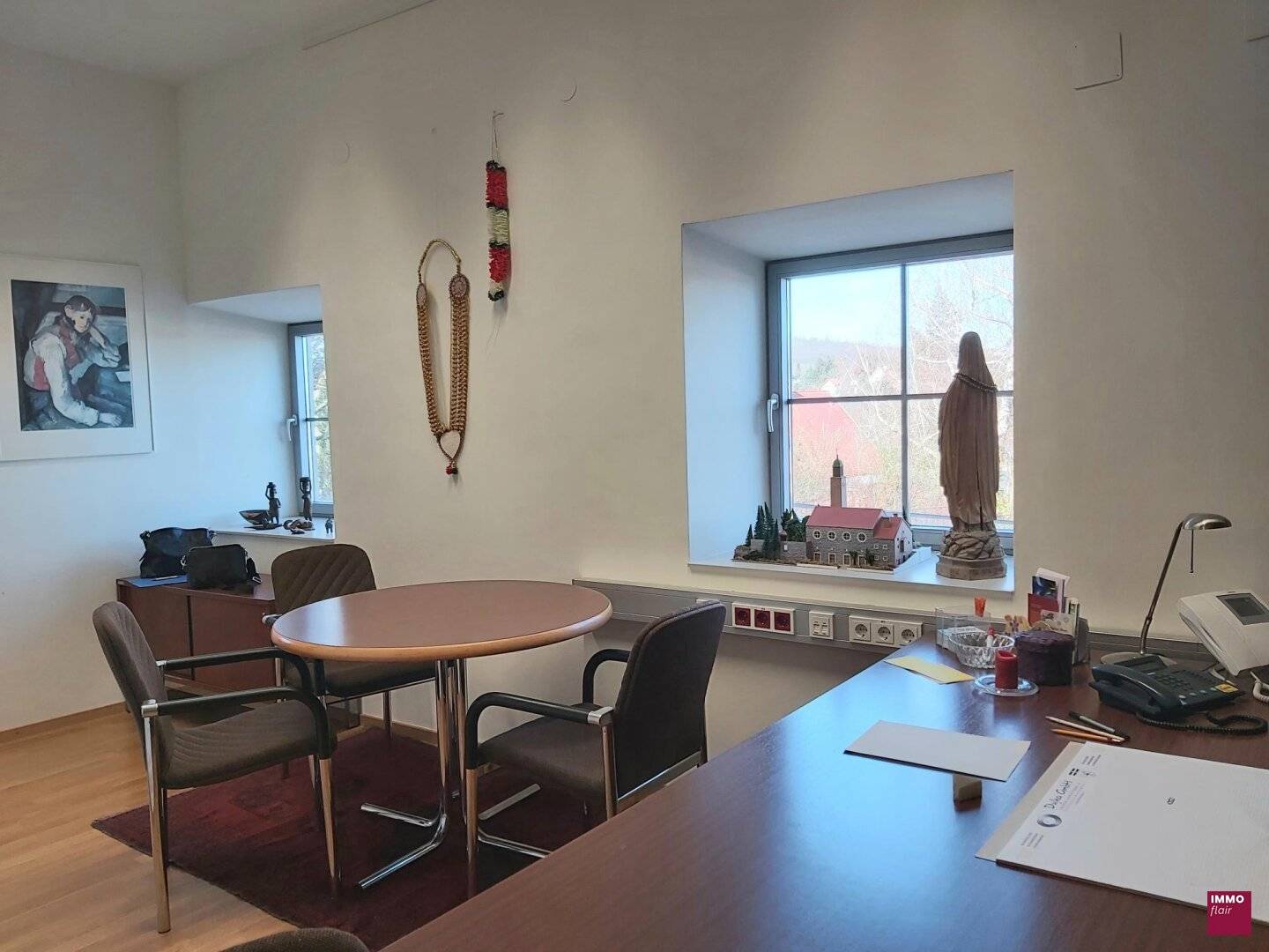 Büro mit 2 separaten Räumen, Besprechungszimmer, Teeküche - an einem besonderen Standort!